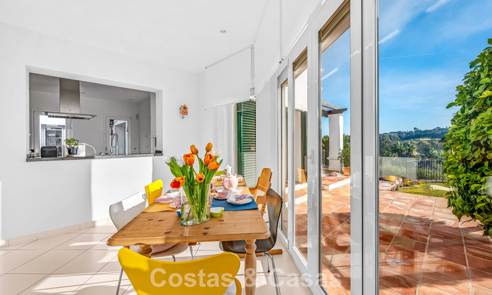 Villa andaluza auténtica con vistas panorámicas idilíca al golf en venta en Sotogrande Alto, Costa del Sol 795194
