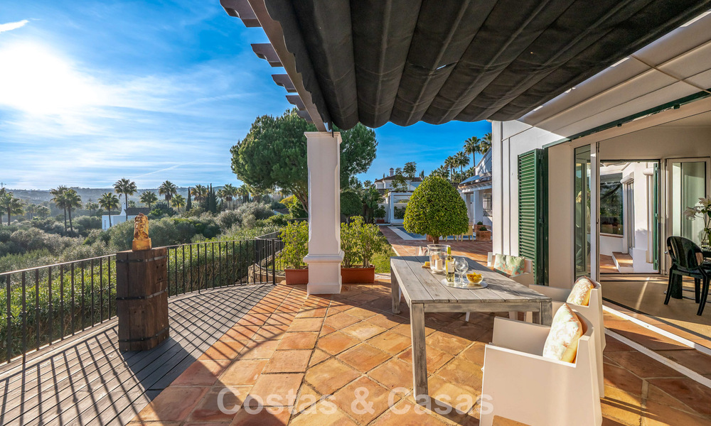 Villa andaluza auténtica con vistas panorámicas idilíca al golf en venta en Sotogrande Alto, Costa del Sol 795204