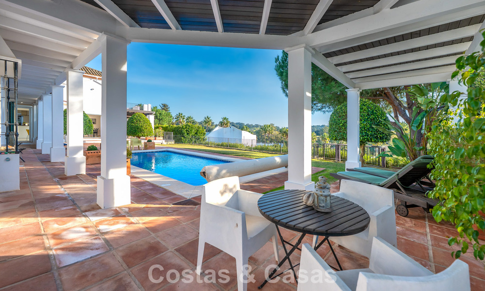 Villa andaluza auténtica con vistas panorámicas idilíca al golf en venta en Sotogrande Alto, Costa del Sol 795206