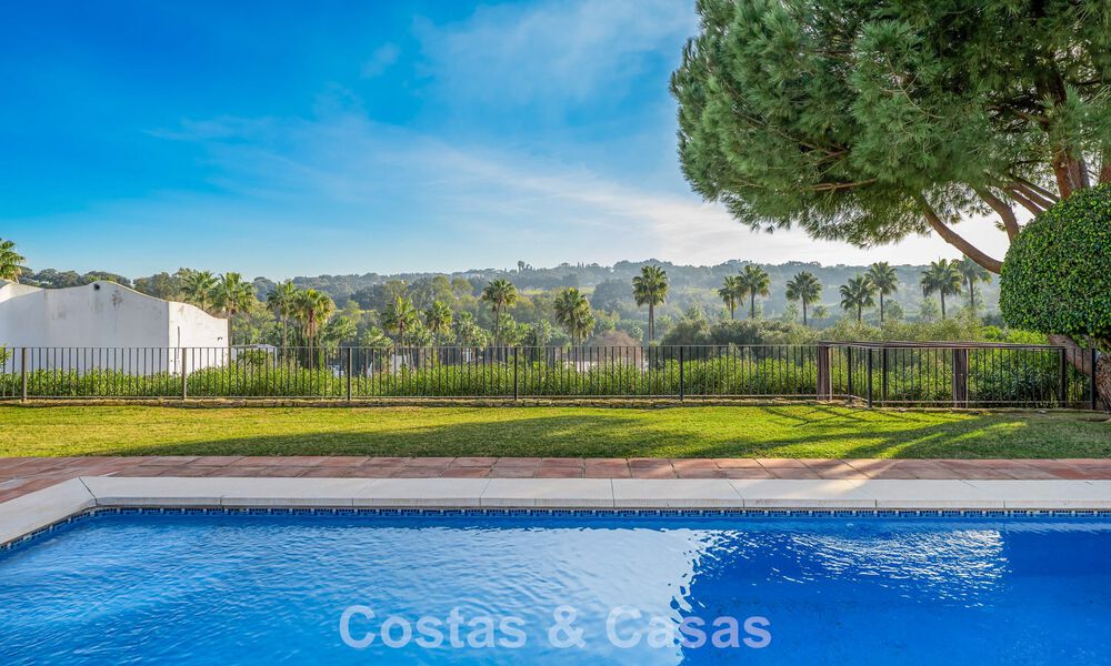 Villa andaluza auténtica con vistas panorámicas idilíca al golf en venta en Sotogrande Alto, Costa del Sol 795208