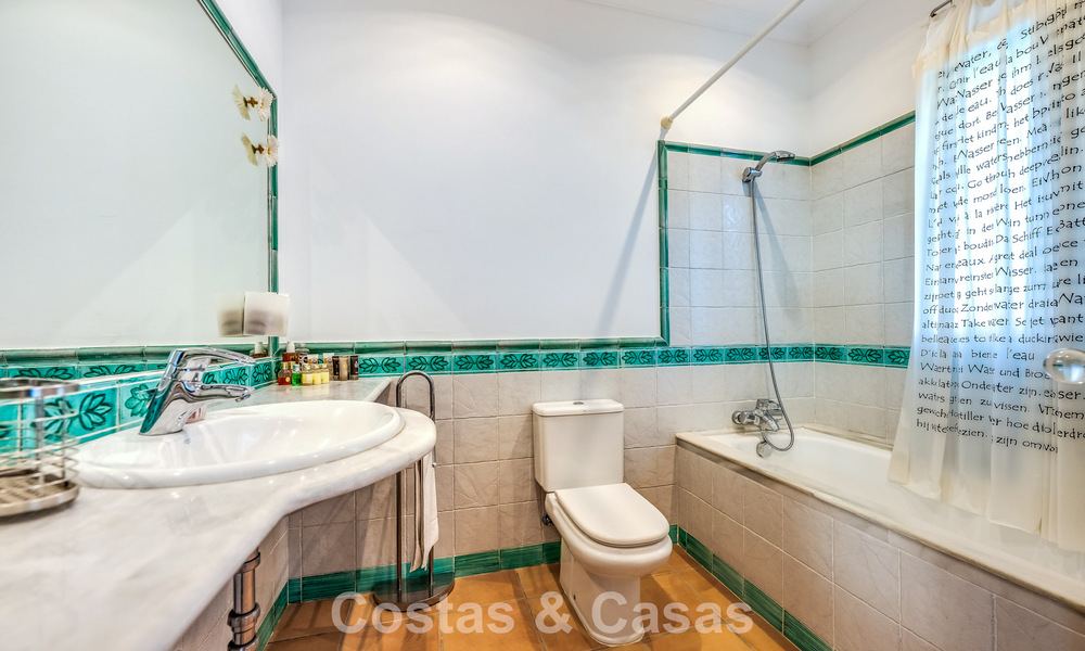 Villa andaluza auténtica con vistas panorámicas idilíca al golf en venta en Sotogrande Alto, Costa del Sol 795216