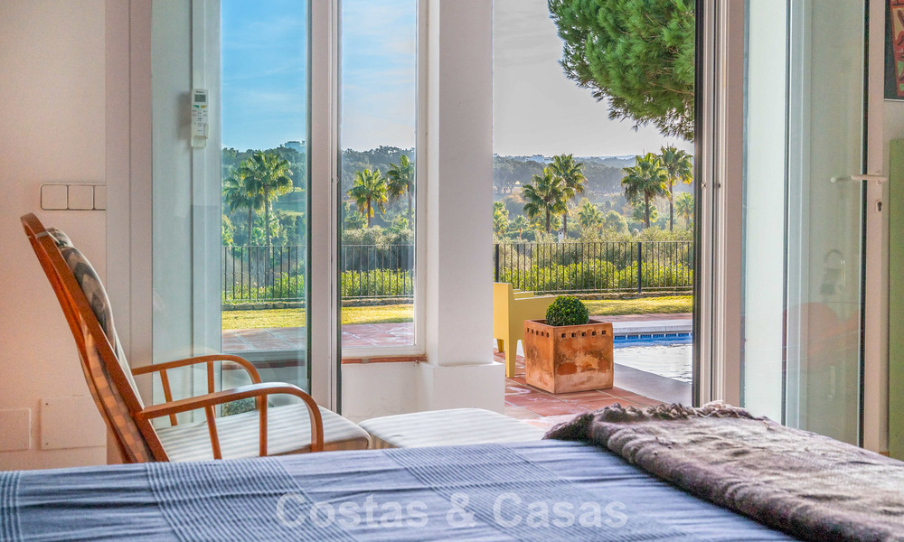 Villa andaluza auténtica con vistas panorámicas idilíca al golf en venta en Sotogrande Alto, Costa del Sol 795217