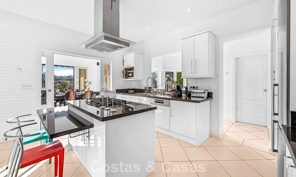 Villa andaluza auténtica con vistas panorámicas idilíca al golf en venta en Sotogrande Alto, Costa del Sol 795220