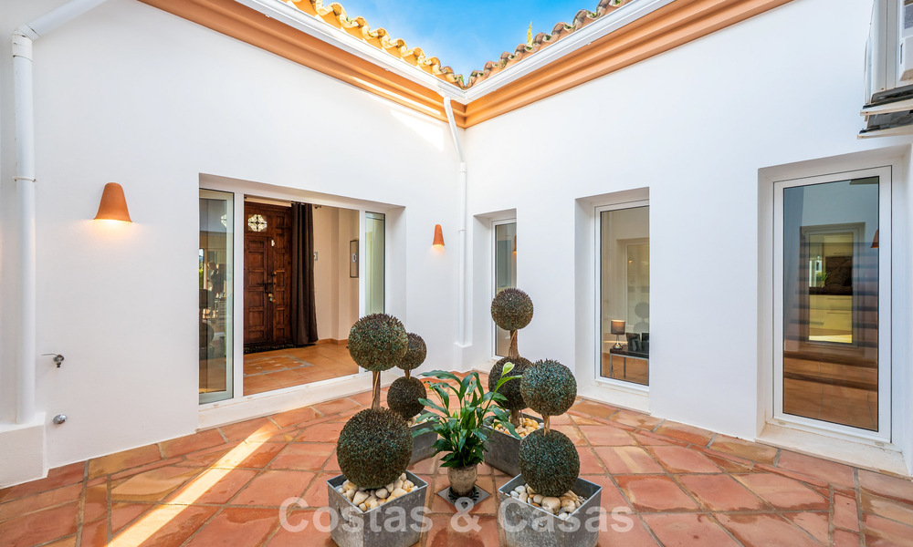 Villa andaluza auténtica con vistas panorámicas idilíca al golf en venta en Sotogrande Alto, Costa del Sol 795221