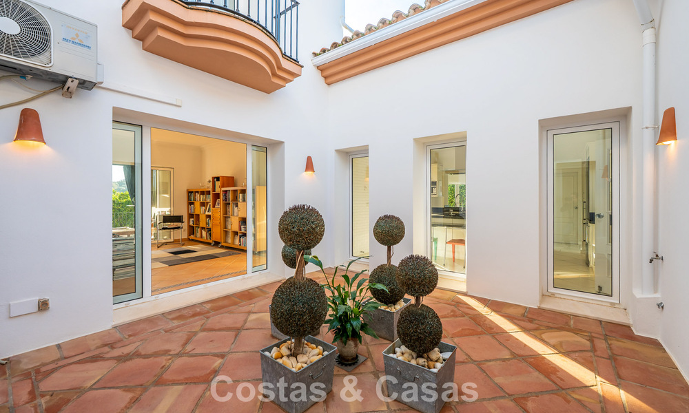 Villa andaluza auténtica con vistas panorámicas idilíca al golf en venta en Sotogrande Alto, Costa del Sol 795222