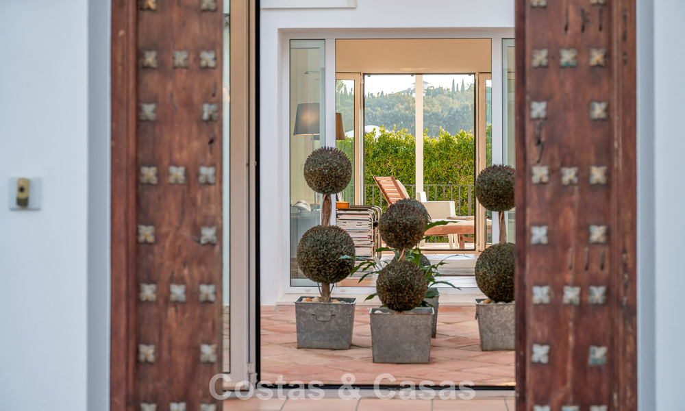 Villa andaluza auténtica con vistas panorámicas idilíca al golf en venta en Sotogrande Alto, Costa del Sol 795225