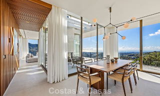 Villa de diseño en forma de boomerang en venta en las colinas verdes de Marbella - Benahavís con vistas al mar y a las colinas 795249 