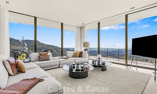 Villa de diseño en forma de boomerang en venta en las colinas verdes de Marbella - Benahavís con vistas al mar y a las colinas 795254 