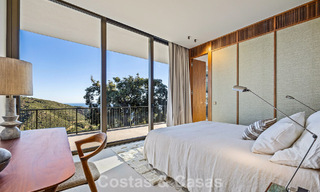 Villa de diseño en forma de boomerang en venta en las colinas verdes de Marbella - Benahavís con vistas al mar y a las colinas 795259 