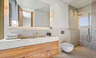 Villa de diseño en forma de boomerang en venta en las colinas verdes de Marbella - Benahavís con vistas al mar y a las colinas 795267 