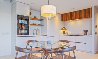 Villa de diseño en forma de boomerang en venta en las colinas verdes de Marbella - Benahavís con vistas al mar y a las colinas 795270 