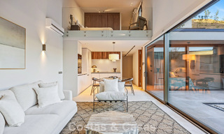 Villa de diseño en forma de boomerang en venta en las colinas verdes de Marbella - Benahavís con vistas al mar y a las colinas 795271 