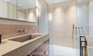 Villa de diseño en forma de boomerang en venta en las colinas verdes de Marbella - Benahavís con vistas al mar y a las colinas 795273 