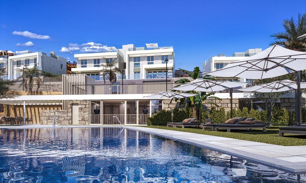 Exclusivas villas pareadas con vistas al mar en venta en un entorno de golf privilegiado en Mijas, Costa del Sol 795298