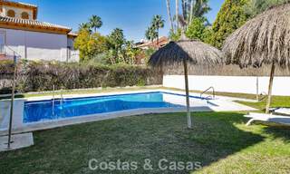 Elegante casa adosada modernizada en venta a poca distancia de la playa en Puerto Banús, Marbella 795303 