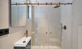 Elegante casa adosada modernizada en venta a poca distancia de la playa en Puerto Banús, Marbella 795309 