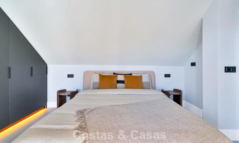 Elegante casa adosada modernizada en venta a poca distancia de la playa en Puerto Banús, Marbella 795311
