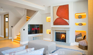 Elegante casa adosada modernizada en venta a poca distancia de la playa en Puerto Banús, Marbella 795321 