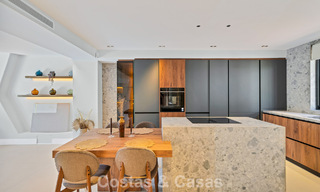 Elegante casa adosada modernizada en venta a poca distancia de la playa en Puerto Banús, Marbella 795324 