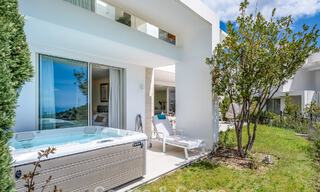 Lujoso apartamento contemporáneo en planta baja con vistas al mar en venta en un complejo boutique cerca de Marbella 795342 