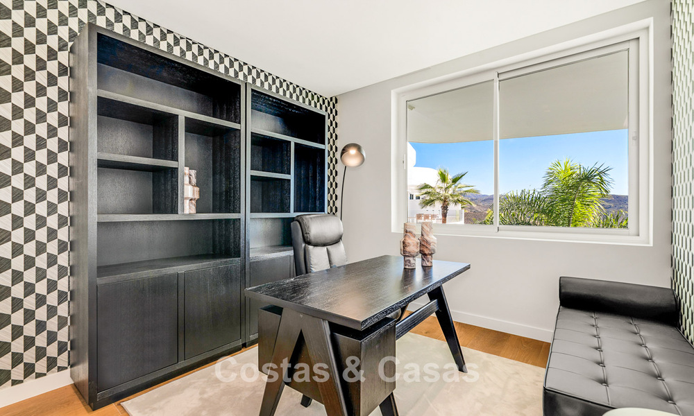 Apartamento vanguardista listo para entrar a vivir con sublimes vistas al mar a pocos minutos del centro de Marbella 795355