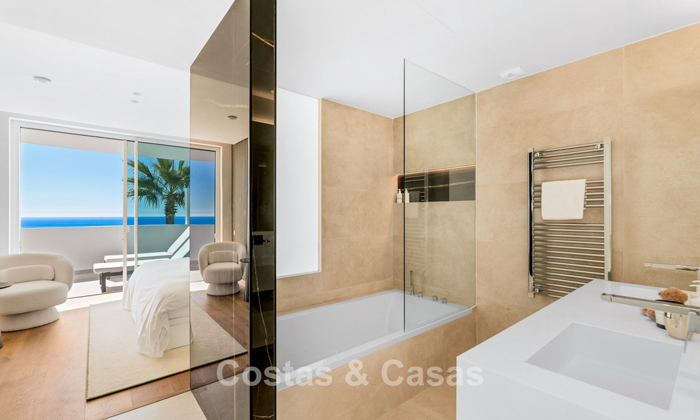 Apartamento vanguardista listo para entrar a vivir con sublimes vistas al mar a pocos minutos del centro de Marbella 795356