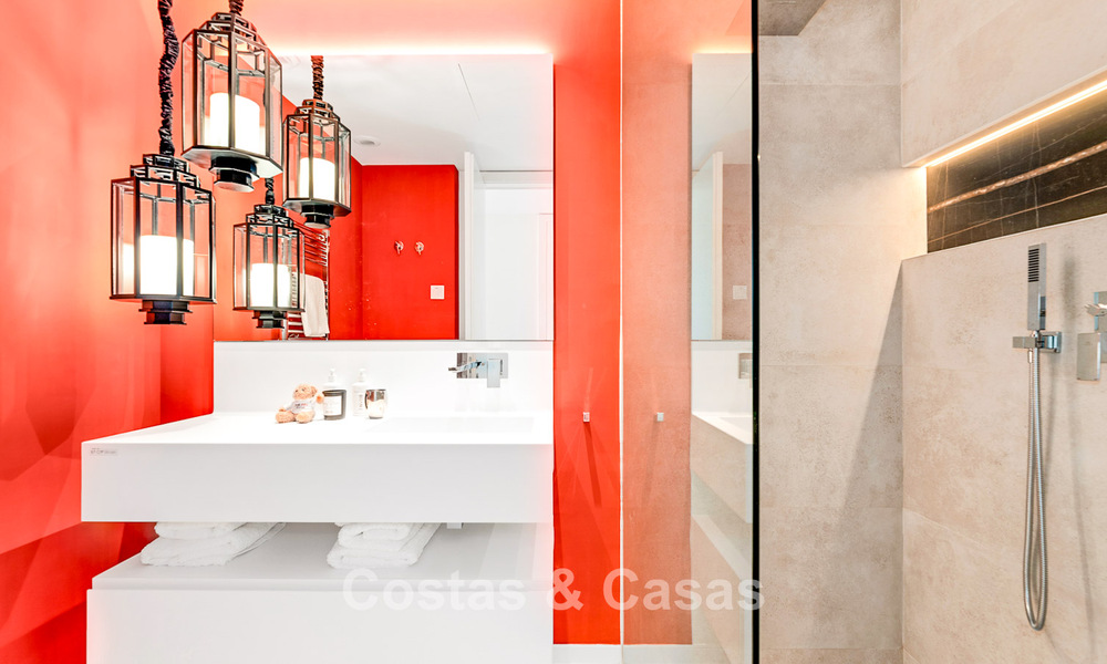 Apartamento vanguardista listo para entrar a vivir con sublimes vistas al mar a pocos minutos del centro de Marbella 795361