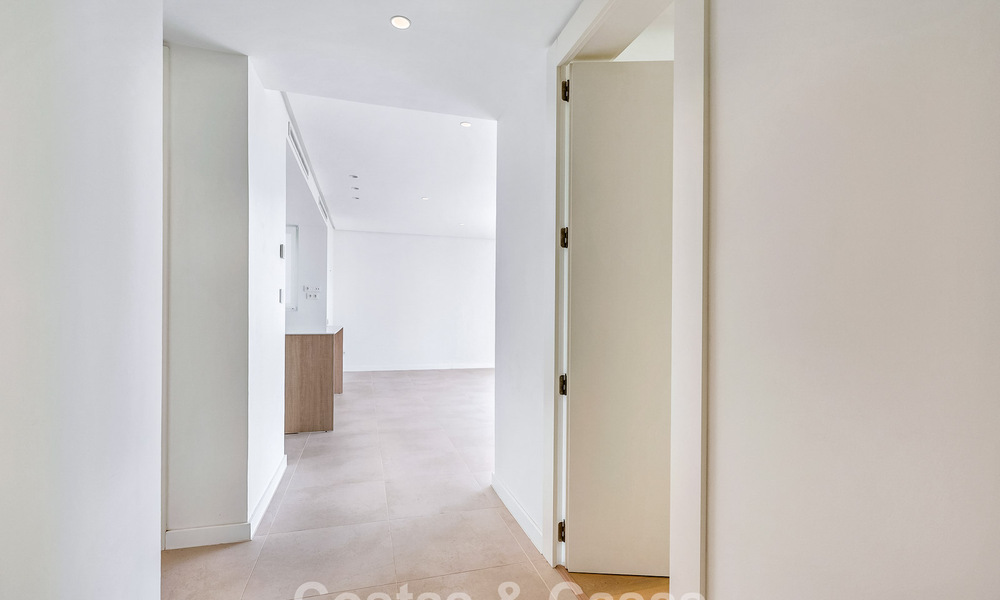 Apartamento luminoso con vistas al mar en venta en un complejo estilo resort a pocos minutos de Marbella 795367