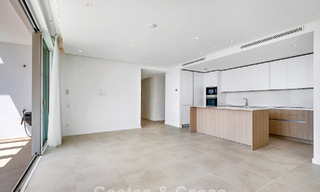 Apartamento luminoso con vistas al mar en venta en un complejo estilo resort a pocos minutos de Marbella 795369 