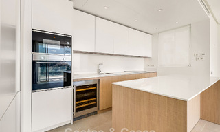 Apartamento luminoso con vistas al mar en venta en un complejo estilo resort a pocos minutos de Marbella 795371 