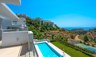 Apartamento luminoso con vistas al mar en venta en un complejo estilo resort a pocos minutos de Marbella 795373 