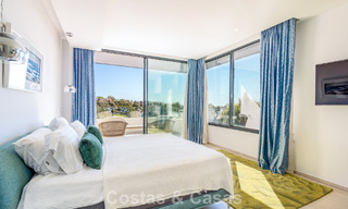 Villa moderna lista para entrar a vivir a poca distancia de una casa club de golf en la Nueva Milla de Oro entre Marbella y Estepona 795381 
