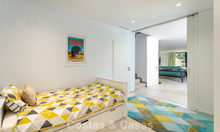 Villa moderna lista para entrar a vivir a poca distancia de una casa club de golf en la Nueva Milla de Oro entre Marbella y Estepona 795390 