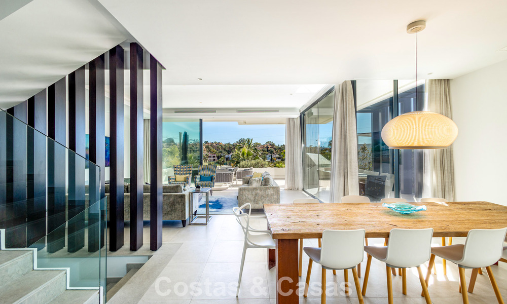 Villa moderna lista para entrar a vivir a poca distancia de una casa club de golf en la Nueva Milla de Oro entre Marbella y Estepona 795391