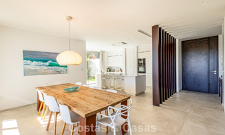 Villa moderna lista para entrar a vivir a poca distancia de una casa club de golf en la Nueva Milla de Oro entre Marbella y Estepona 795394 