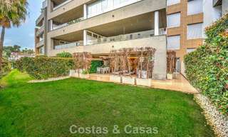 Apartamento contemporáneo con jardín en venta a pocos minutos a pie de la playa y Puerto Banús, Marbella 795718 