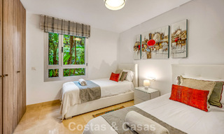 Apartamento contemporáneo con jardín en venta a pocos minutos a pie de la playa y Puerto Banús, Marbella 795728 