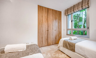 Apartamento contemporáneo con jardín en venta a pocos minutos a pie de la playa y Puerto Banús, Marbella 795730 