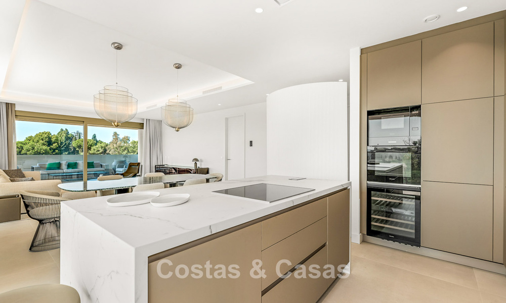 Exclusivo apartamento de lujo en venta con vistas panorámicas en la Milla de Oro de Marbella cerca de la playa y Puerto Banús 796001