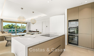 Exclusivo apartamento de lujo en venta con vistas panorámicas en la Milla de Oro de Marbella cerca de la playa y Puerto Banús 796001 