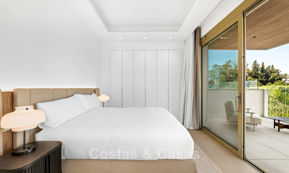 Exclusivo apartamento de lujo en venta con vistas panorámicas en la Milla de Oro de Marbella cerca de la playa y Puerto Banús 796002