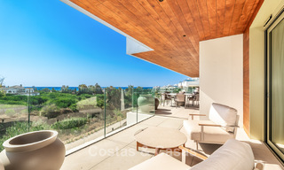 Exclusivo apartamento de lujo en venta con vistas panorámicas en la Milla de Oro de Marbella cerca de la playa y Puerto Banús 796003 