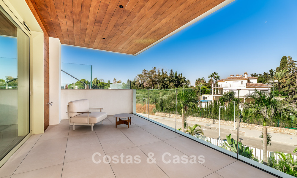 Exclusivo apartamento de lujo en venta con vistas panorámicas en la Milla de Oro de Marbella cerca de la playa y Puerto Banús 796007