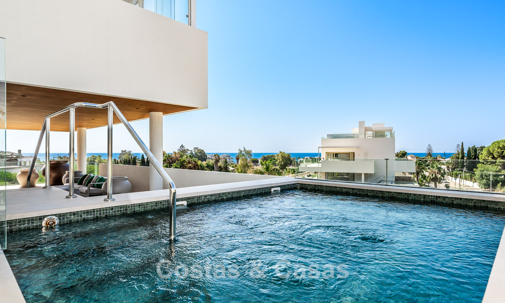 Exclusivo apartamento de lujo en venta con vistas panorámicas en la Milla de Oro de Marbella cerca de la playa y Puerto Banús 796008