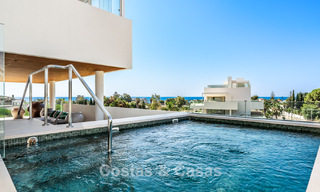 Exclusivo apartamento de lujo en venta con vistas panorámicas en la Milla de Oro de Marbella cerca de la playa y Puerto Banús 796008 