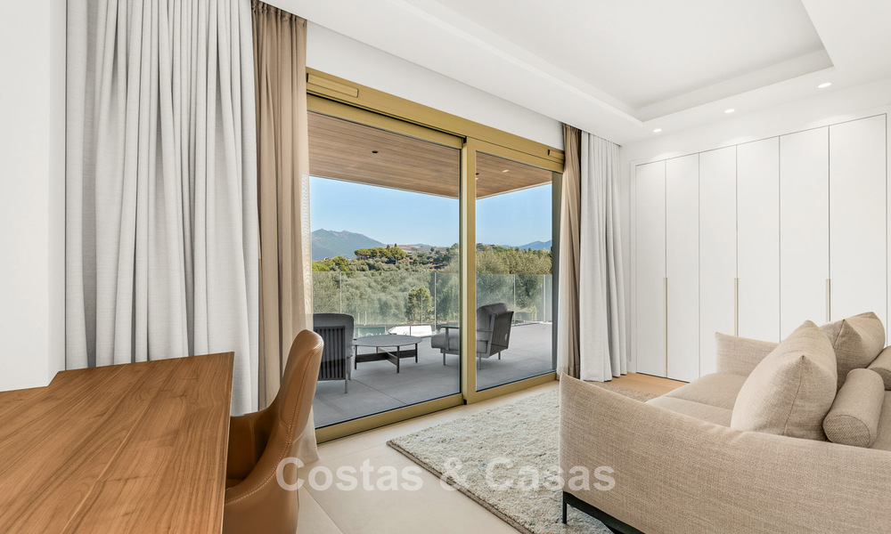 Exclusivo apartamento de lujo en venta con vistas panorámicas en la Milla de Oro de Marbella cerca de la playa y Puerto Banús 796009