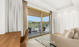 Exclusivo apartamento de lujo en venta con vistas panorámicas en la Milla de Oro de Marbella cerca de la playa y Puerto Banús 796009 