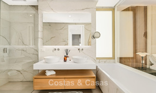 Exclusivo apartamento de lujo en venta con vistas panorámicas en la Milla de Oro de Marbella cerca de la playa y Puerto Banús 796011 