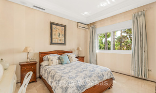 Elegante villa andaluza de lujo con gran jardín en venta en el Valle del Golf de Nueva Andalucía, Marbella 795409 