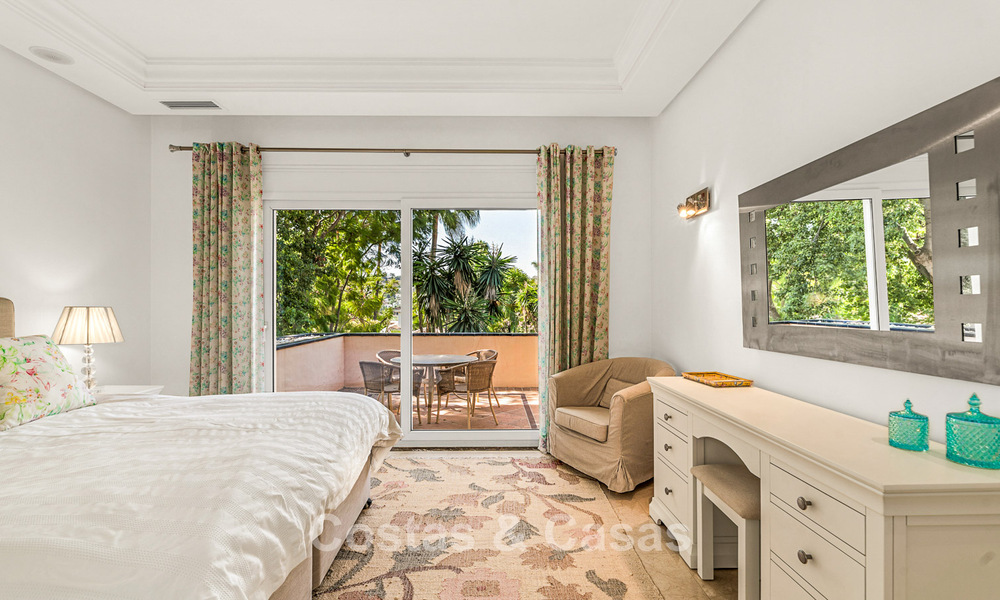 Elegante villa andaluza de lujo con gran jardín en venta en el Valle del Golf de Nueva Andalucía, Marbella 795411